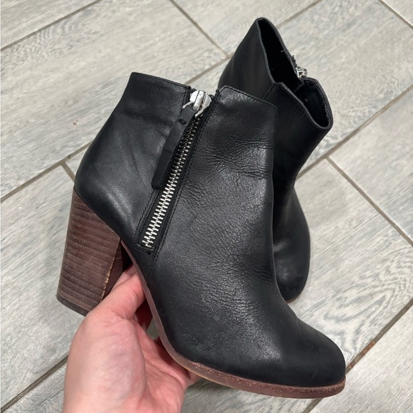 Gianni Bini Shoes - Gianni Binni Chellie Black Ankle Boots Size 7.5